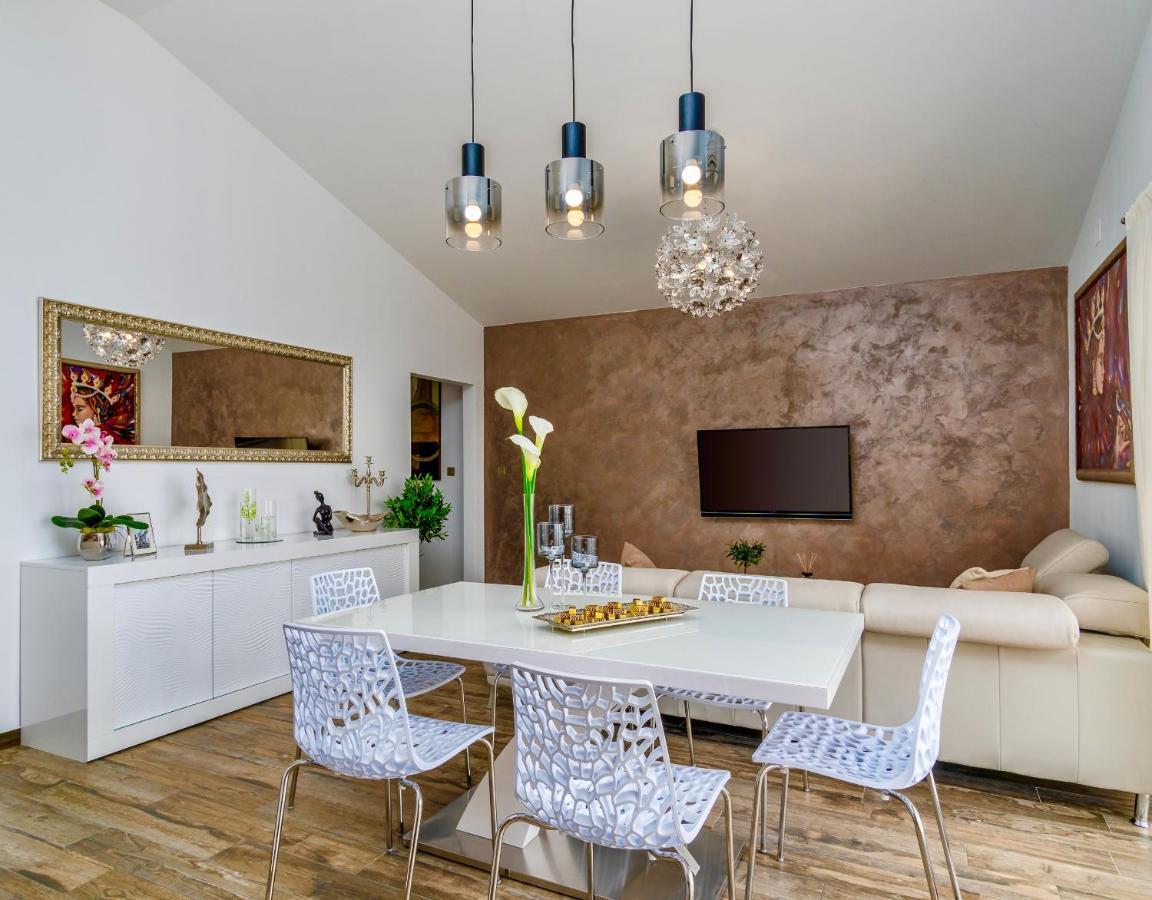 Sea Sparkle 2 Luxury Apartment Split Exterior photo